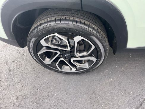 Used 2024 Chevrolet Trax RS w/ Sunroof Package image 32