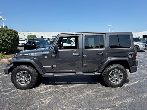 Used 2017 Jeep Wrangler Unlimited Rubicon w/ Connectivity Group AWD/4WD image 4
