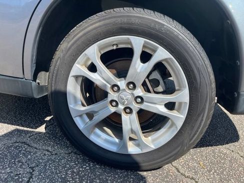 Used 2014 Mitsubishi Outlander SE AWD/4WD image 11