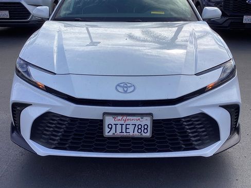Used 2025 Toyota Camry SE image 5