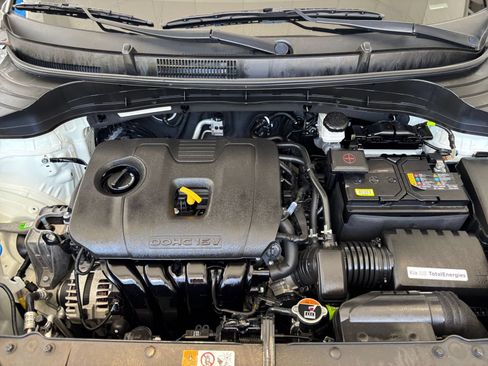 Used 2025 Kia Soul LX w/ LX Technology Package FWD image 32