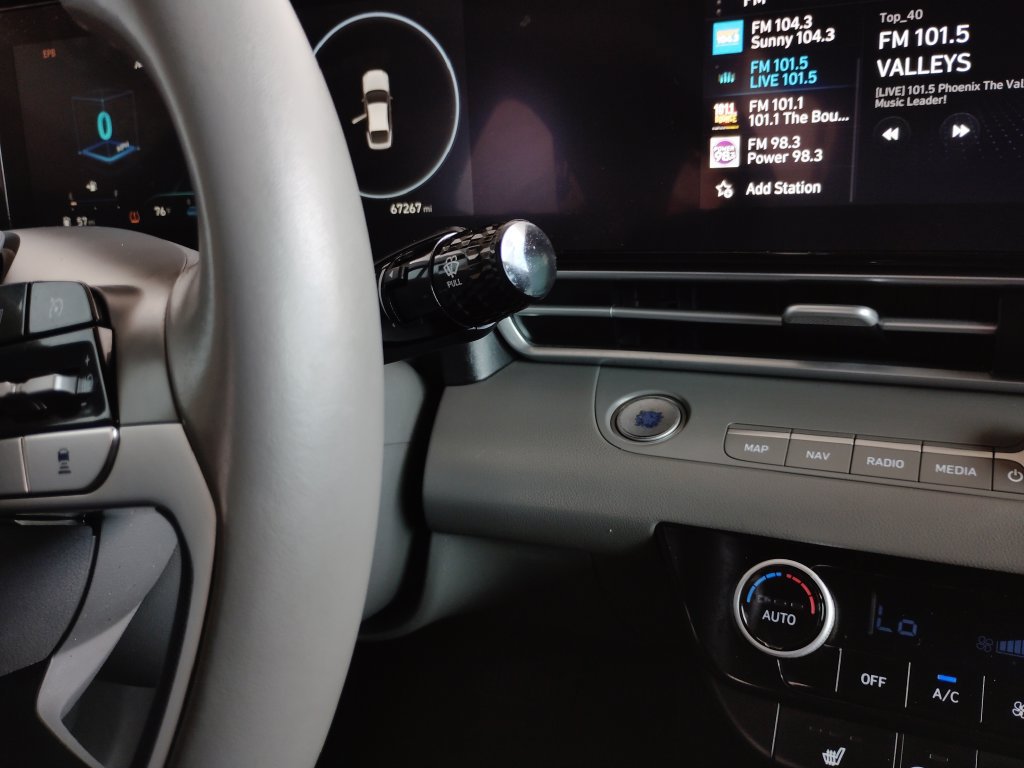 Used 2023 Hyundai Elantra SEL w/ Convenience Package FWD image 28