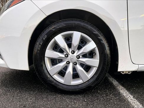 Used 2016 Toyota Corolla LE image 9