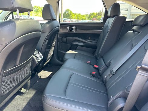 Used 2025 Kia Sorento S w/ Panoramic Sunroof Package image 8