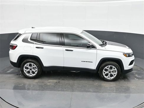 Used 2025 Jeep Compass Sport w/ Mopar Graphics Package image 30