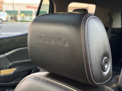 Used 2018 GMC Acadia Denali image 24