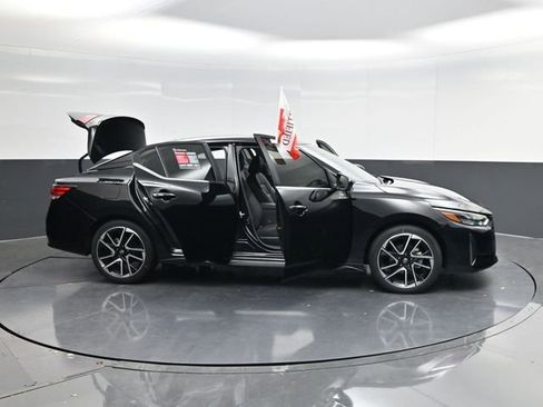 Used 2025 Nissan Sentra SR w/ SR Premium Package image 57