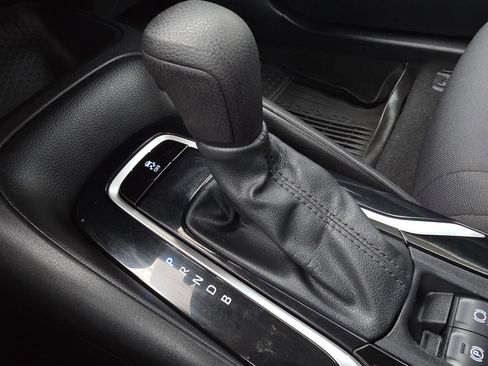 Used 2021 Toyota Corolla LE image 21