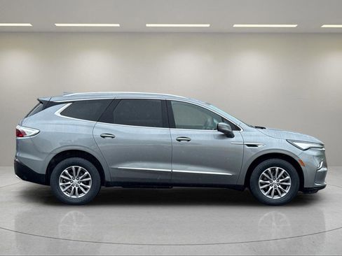 Used 2024 Buick Enclave Premium image 2