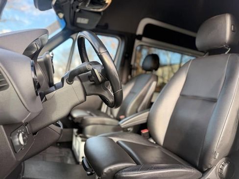 Used 2022 Mercedes-Benz Sprinter 2500 image 12