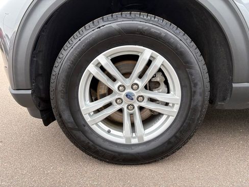 Used 2021 Ford Explorer XLT w/ Equipment Group 202A image 11