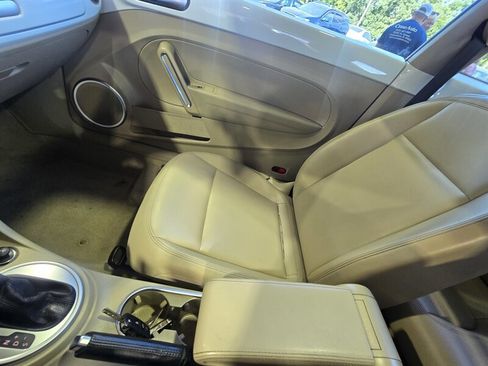 Used 2014 Volkswagen Beetle TDI image 28