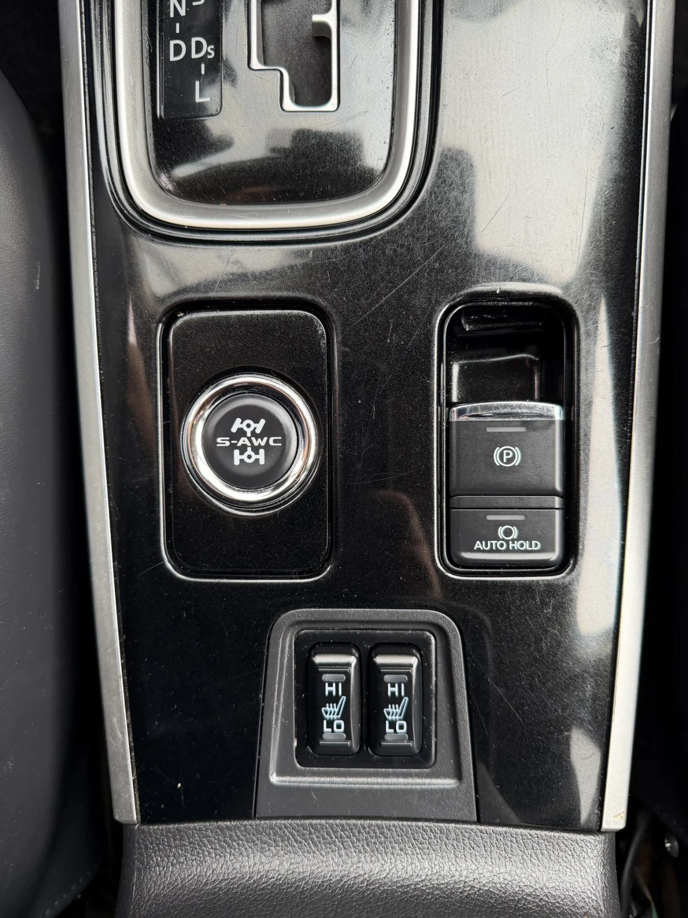 Used 2020 Mitsubishi Outlander SEL AWD/4WD image 29
