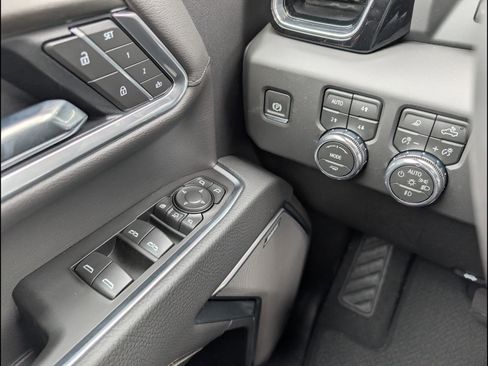 New 2026 GMC Sierra 2500 Denali w/ Denali Reserve Package image 17