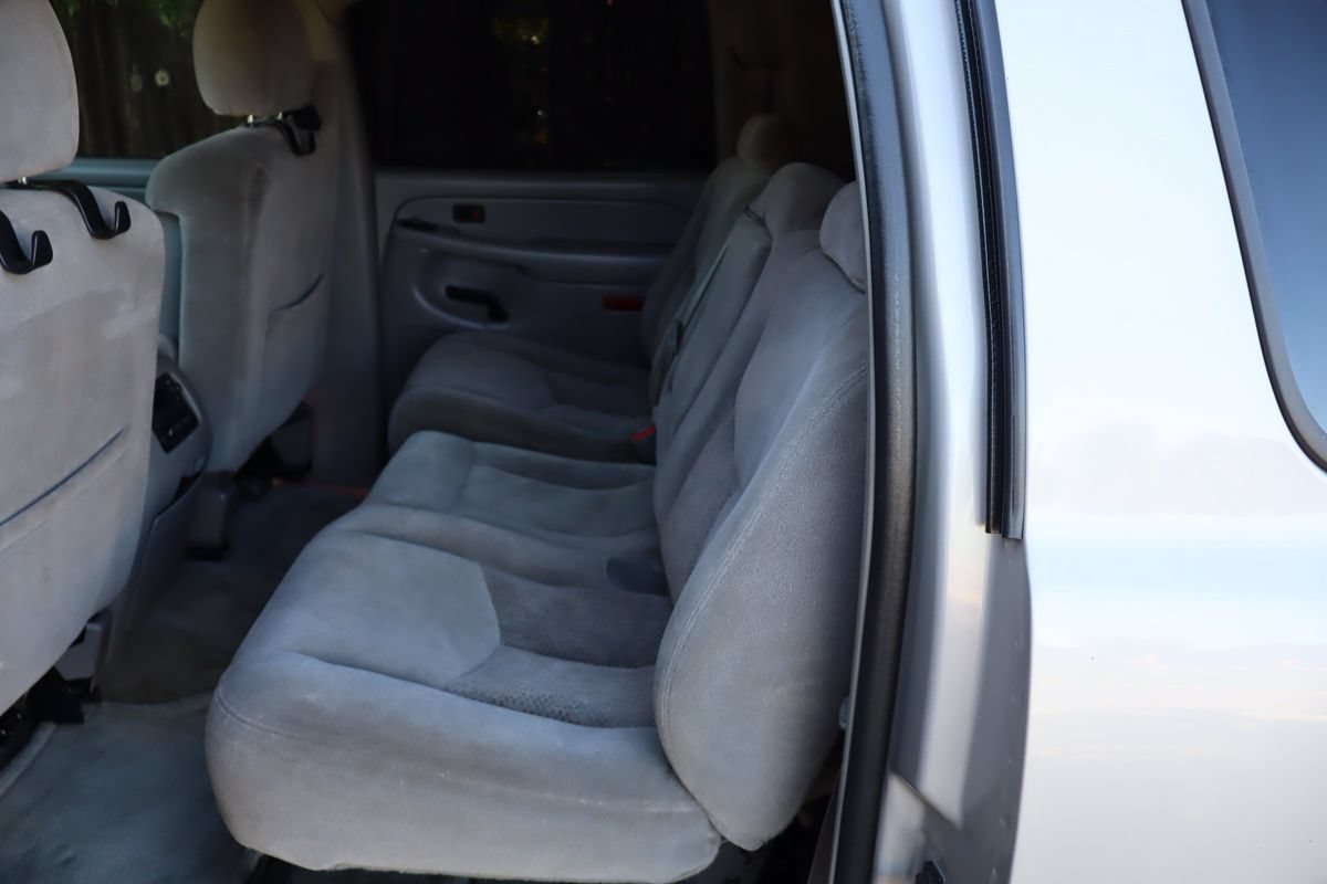 Used 2004 Chevrolet Suburban LS w/ Preferred Equipment Group AWD/4WD image 20