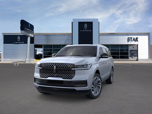 New 2025 Lincoln Navigator Reserve image 2