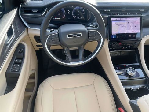 New 2025 Jeep Grand Cherokee Limited image 11