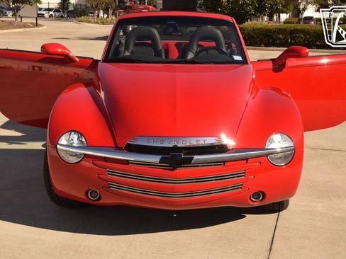 Used 2005 Chevrolet SSR w/ Preferred Equipment Group image 12