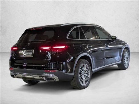 Used 2026 Mercedes-Benz GLC 300 image 2
