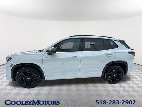 Used 2025 Volkswagen Tiguan SE R-Line image 1