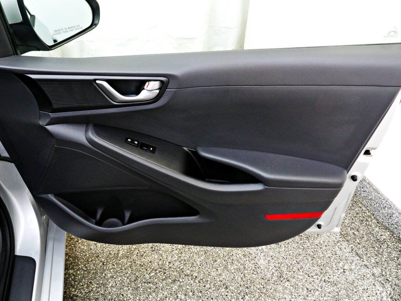 Used 2018 Hyundai Ioniq Blue FWD image 11