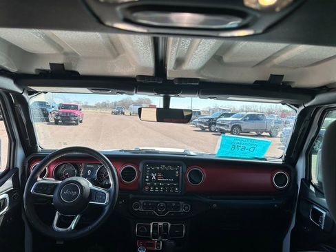 Used 2022 Jeep Wrangler Unlimited Rubicon w/ Cold Weather Group image 26