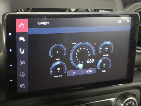 Used 2018 Jeep Wrangler Unlimited Sport image 27