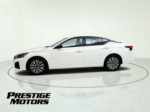 Used 2025 Nissan Altima 2.5 SV FWD image 4