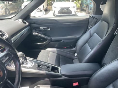 Used 2017 Porsche 718 Boxster RWD image 8