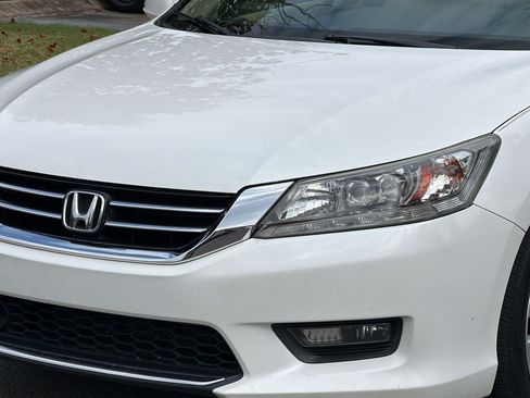 Used 2015 Honda Accord Touring image 9