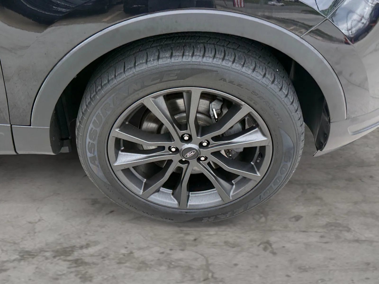 Used 2019 Ford Explorer XLT w/ Equipment Group 202A AWD/4WD image 46