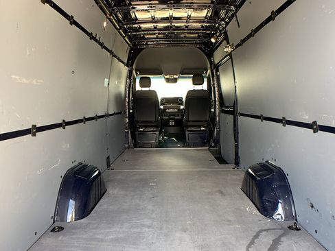 Used 2023 Mercedes-Benz Sprinter 2500 image 18
