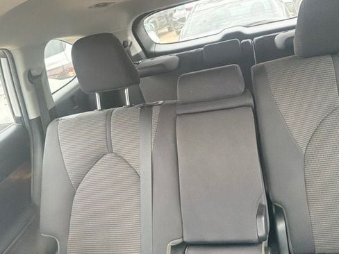 Used 2023 Toyota Highlander LE FWD image 9
