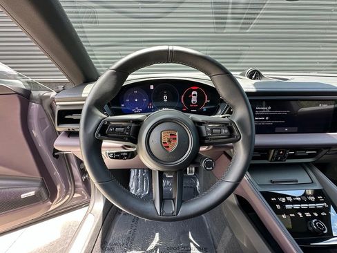 Certified 2025 Porsche Macan 4S Electric AWD/4WD image 24