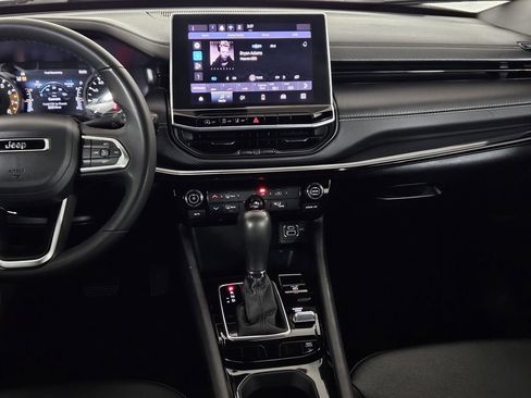 Used 2024 Jeep Compass Latitude w/ Altitude Special Edition AWD/4WD image 8