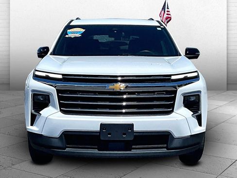 Used 2024 Chevrolet Traverse LT AWD/4WD image 2