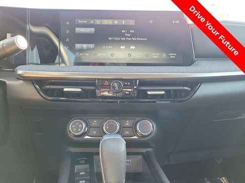 Certified 2025 Nissan Kicks SV FWD image 12