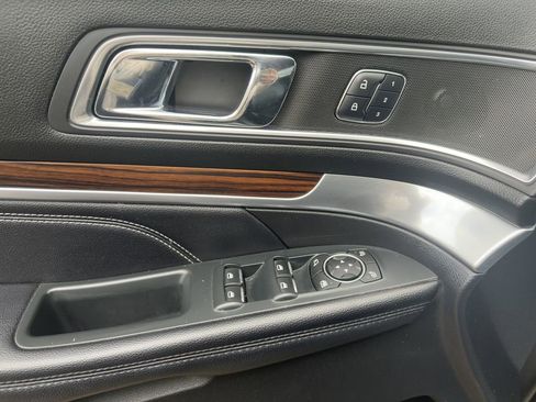 Used 2018 Ford Explorer Limited image 7