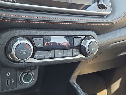 Used 2020 Nissan Kicks SR w/ SR Premium Package FWD image 13