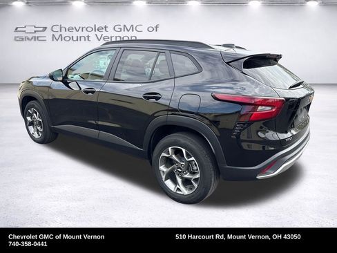 Used 2024 Chevrolet Trax LT image 3