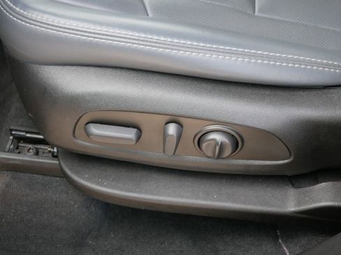 Used 2023 Buick Enclave Essence AWD/4WD image 23