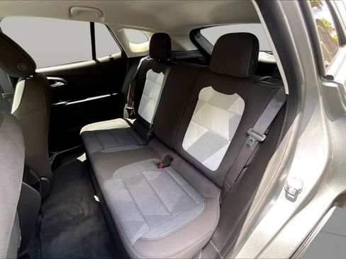 Used 2024 Chevrolet Trax LS w/ LS Convenience Package FWD image 25
