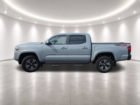 Used 2019 Toyota Tacoma TRD Sport AWD/4WD image 5