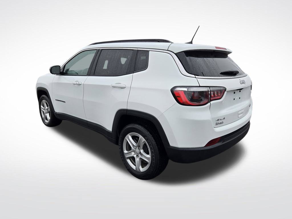Used 2023 Jeep Compass Latitude w/ Mopar Graphics Package AWD/4WD image 6