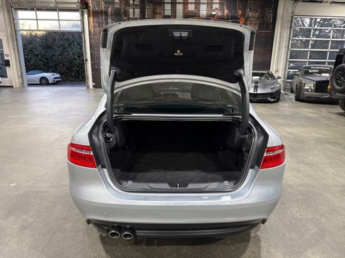Used 2017 Jaguar XE Premium image 15
