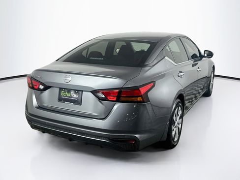 Used 2024 Nissan Altima 2.5 S FWD image 9