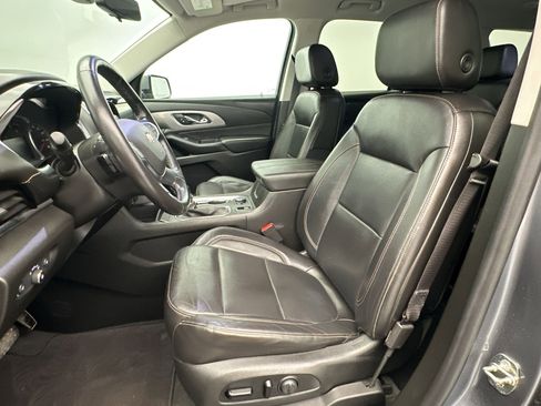 Certified 2021 Chevrolet Traverse LT w/ LT Premium Package AWD/4WD image 5