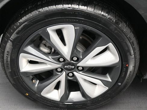 Used 2022 Chevrolet Bolt EUV LT w/ Convenience Package image 32