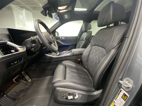 Used 2025 BMW X5 xDrive50e w/ M Sport Package AWD/4WD image 17