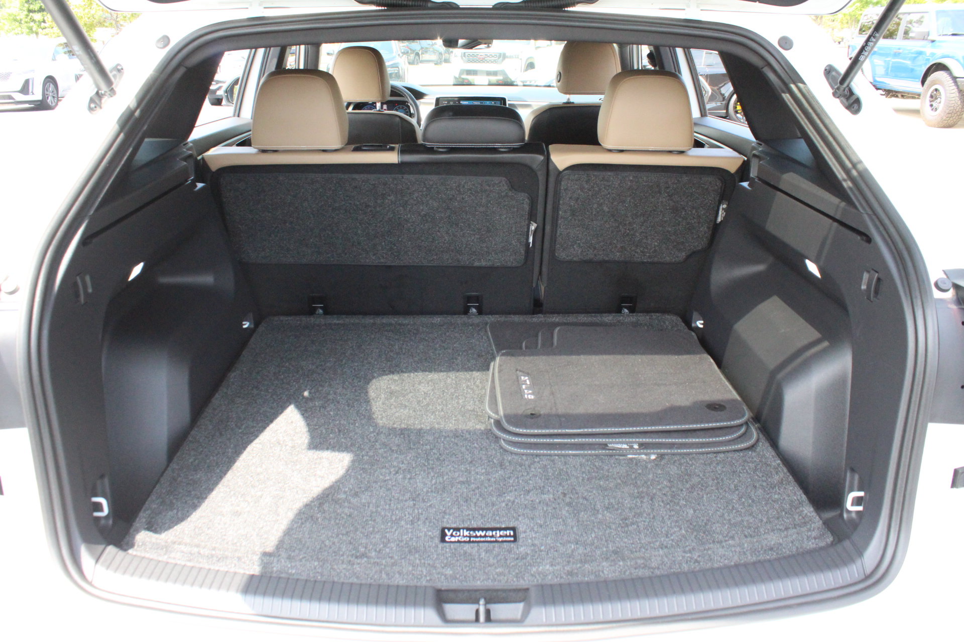 Used 2024 Volkswagen Atlas Cross Sport SE FWD image 25
